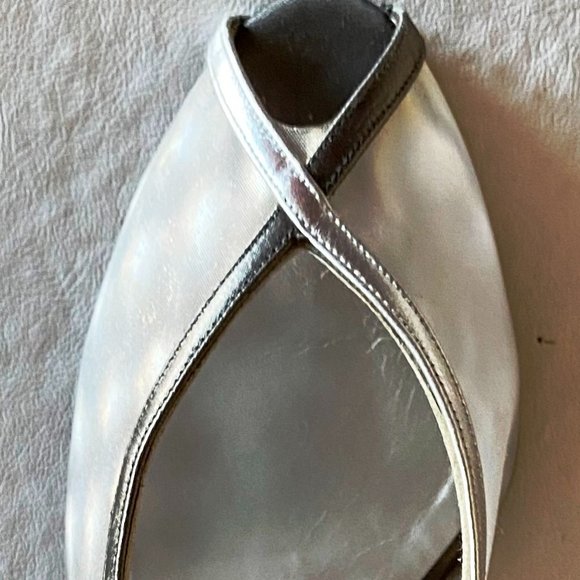 Stuart Weitzman Open Toe Slingback Silver Pumps 9 - Picture 2 of 11